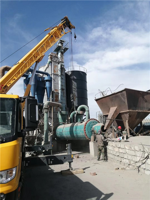 齐齐哈尔市设备搬运等各类工程项目中，吊车起着关键作用